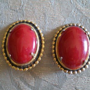 Vintage RED AGATE Clip Earrings Antiqued Gold tone Setting 4-Prong set